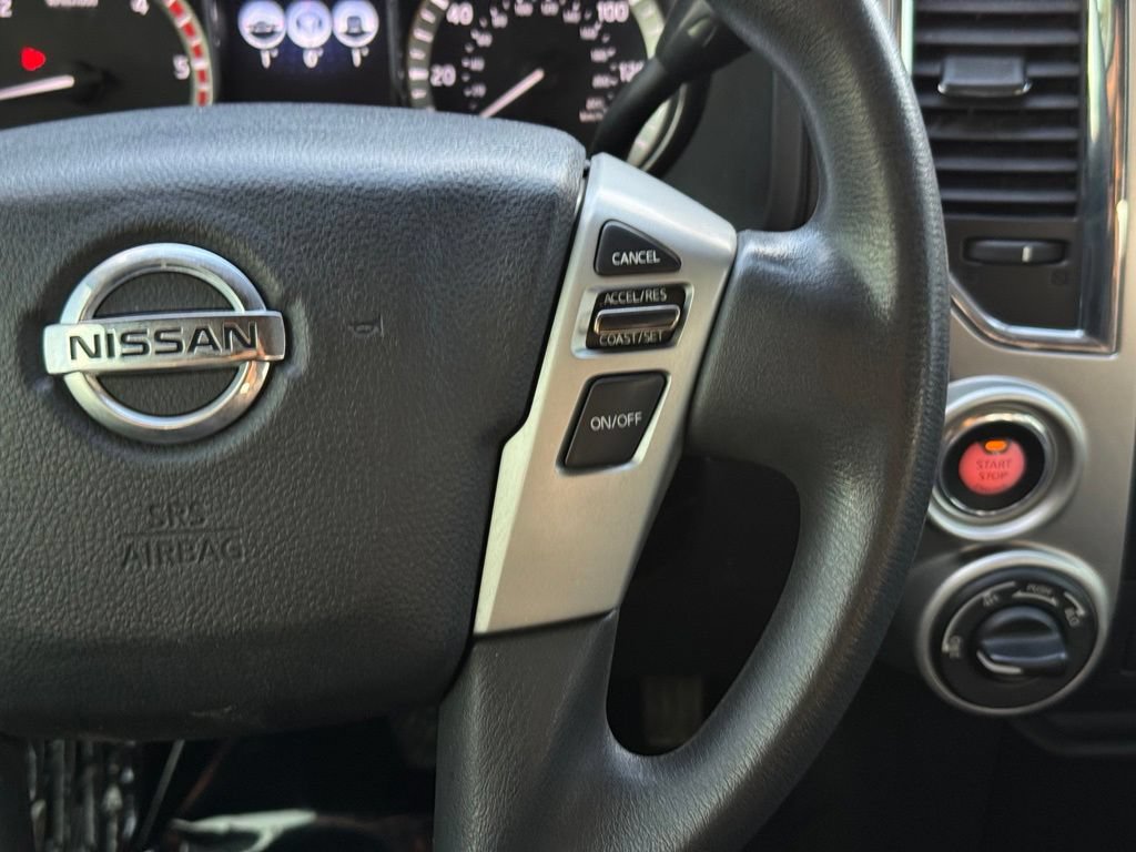 Used 2018 Nissan Titan SV AWD/4WD image 25