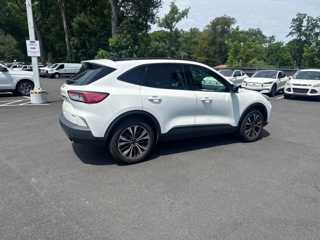 Certified 2022 Ford Escape SE w/ SE Sport Appearance Package AWD/4WD image 10