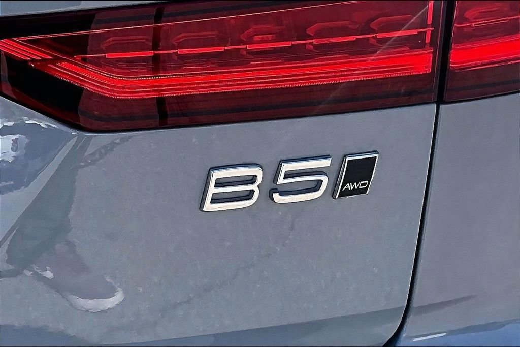 Used 2024 Volvo V60 B5 Cross Country Plus AWD/4WD image 7