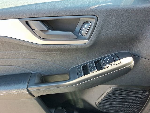 Certified 2022 Ford Escape SE w/ SE Sport Appearance Package image 12