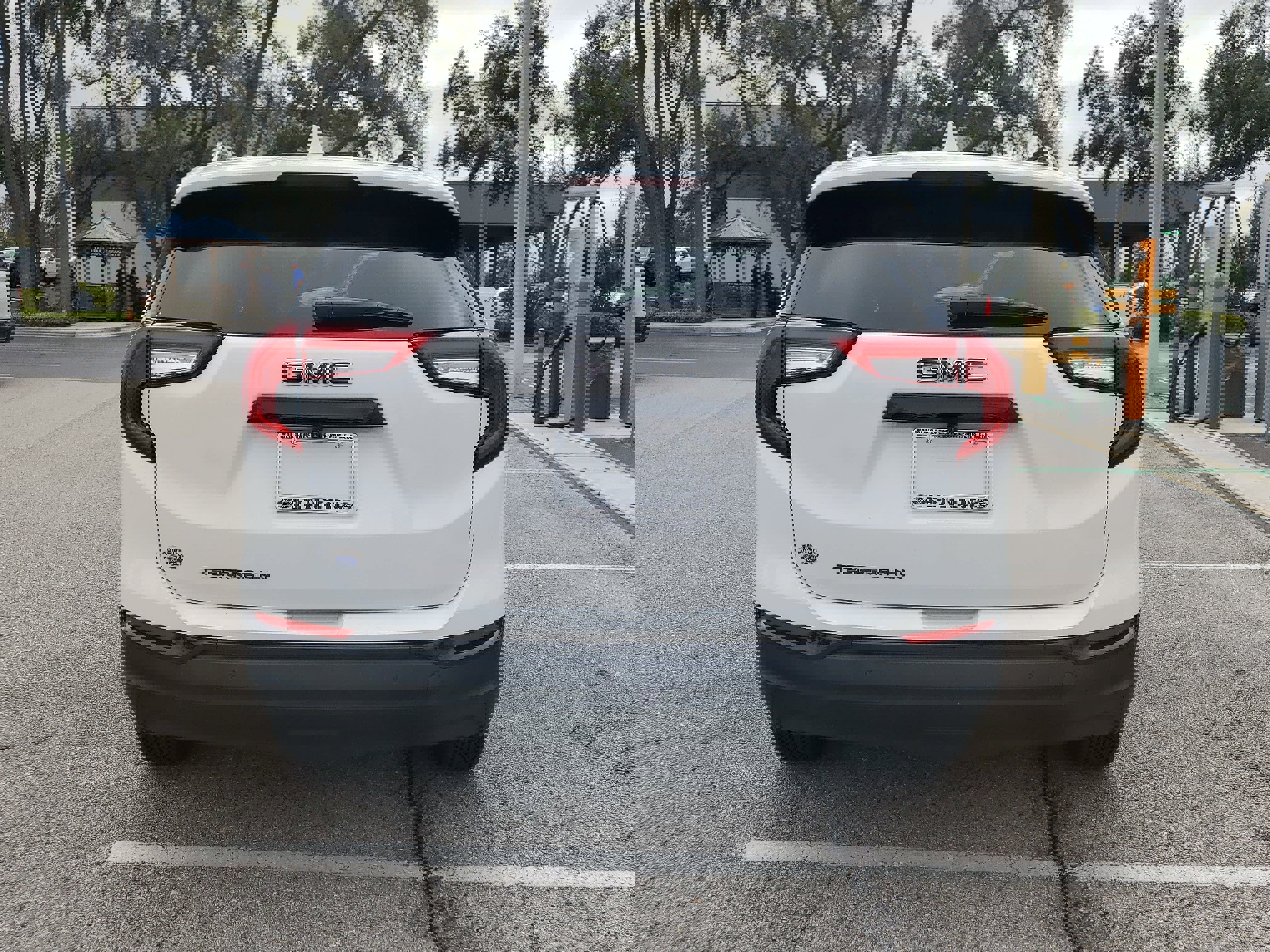 Used 2023 GMC Terrain SLT w/ Tech Package image 2