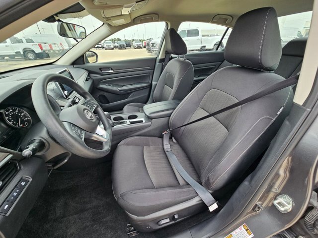 Used 2025 Nissan Altima 2.5 SV FWD image 14