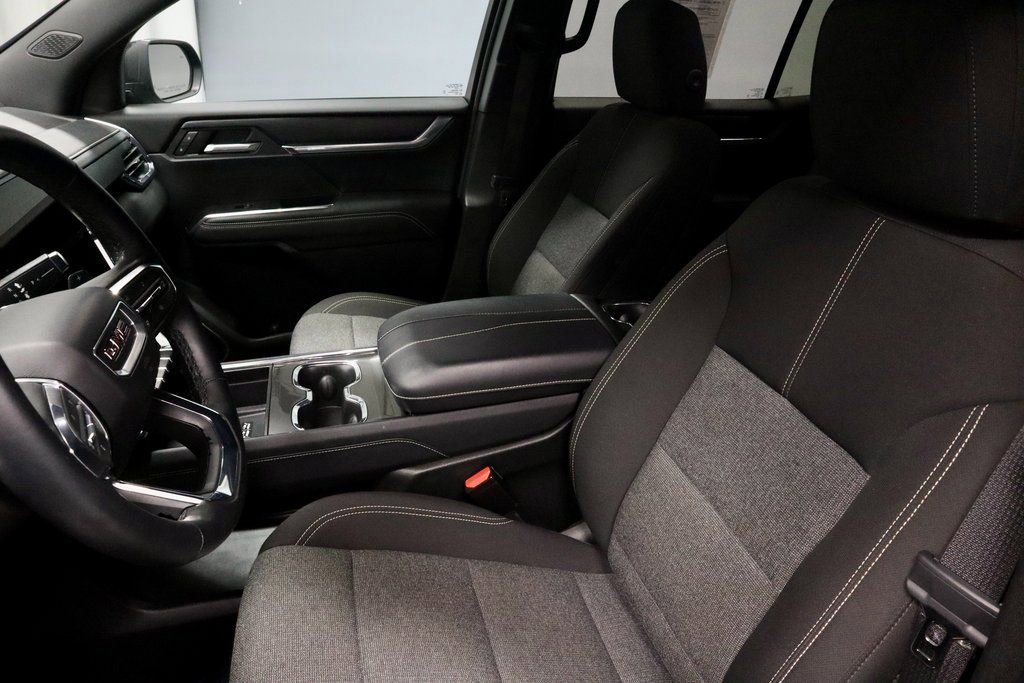 Used 2025 GMC Acadia Elevation image 28