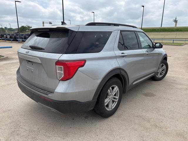 Certified 2023 Ford Explorer XLT w/ Equipment Group 202A image 4