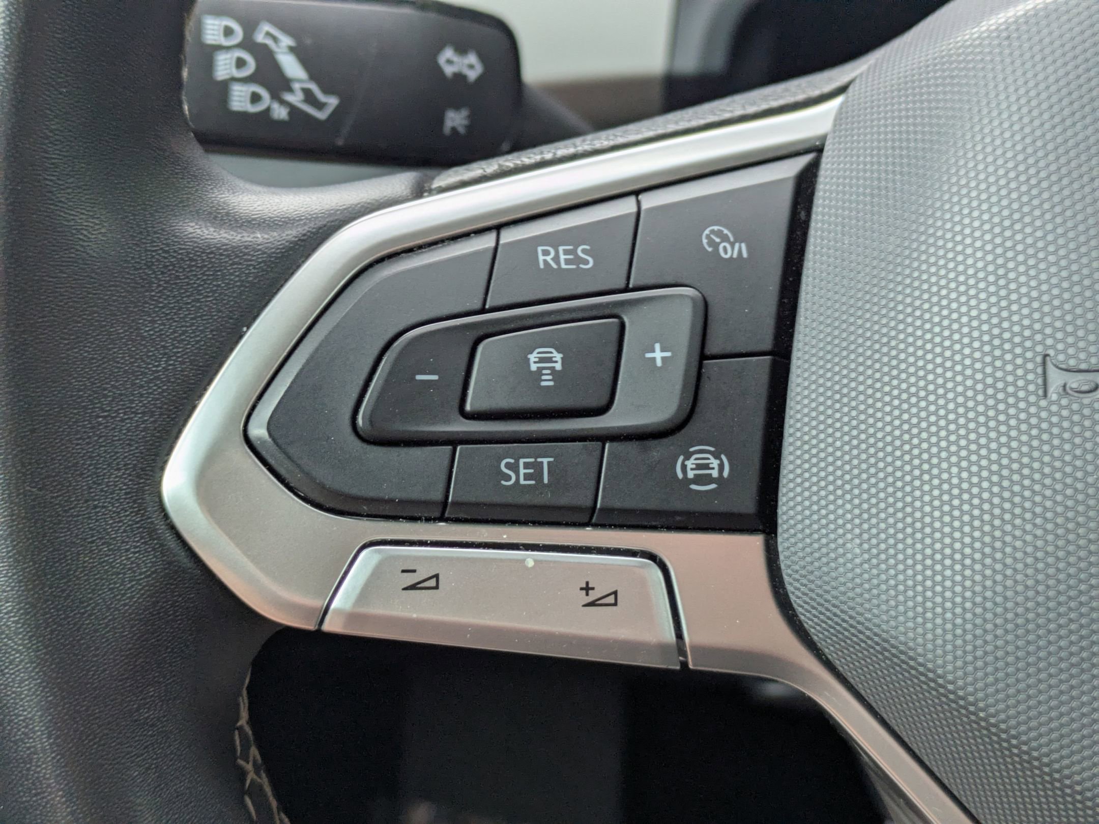 Used 2022 Volkswagen Atlas SE w/ Black Wheel Package FWD image 15