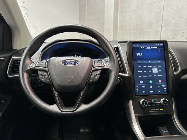 Certified 2024 Ford Edge SE w/ Black Appearance Package image 5