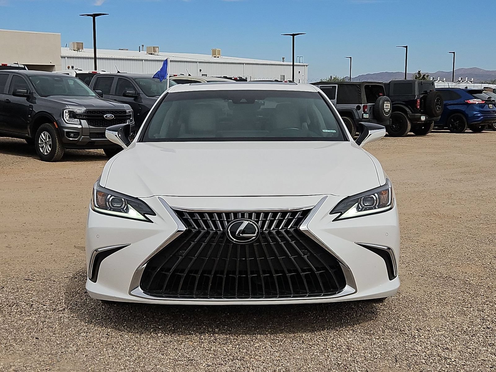 Used 2025 Lexus ES 300h w/ Premium Package FWD image 2