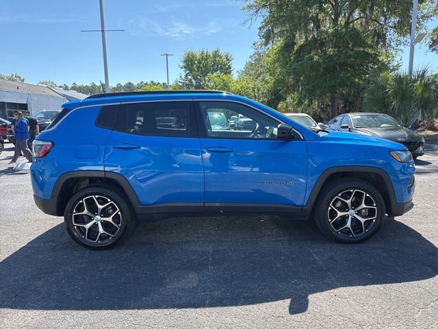 Used 2024 Jeep Compass Latitude AWD/4WD image 3