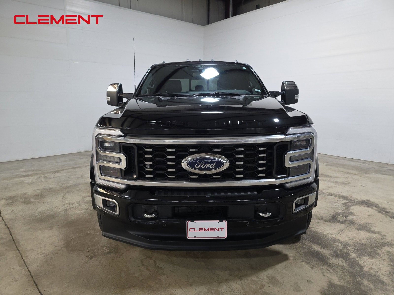 Certified 2023 Ford F450 Platinum w/ FX4 Off-Road Package image 2