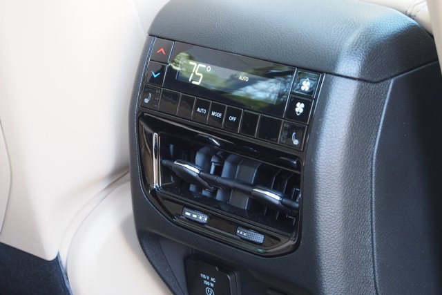 Used 2025 Jeep Grand Cherokee L Limited w/ Luxury Tech Group II image 14