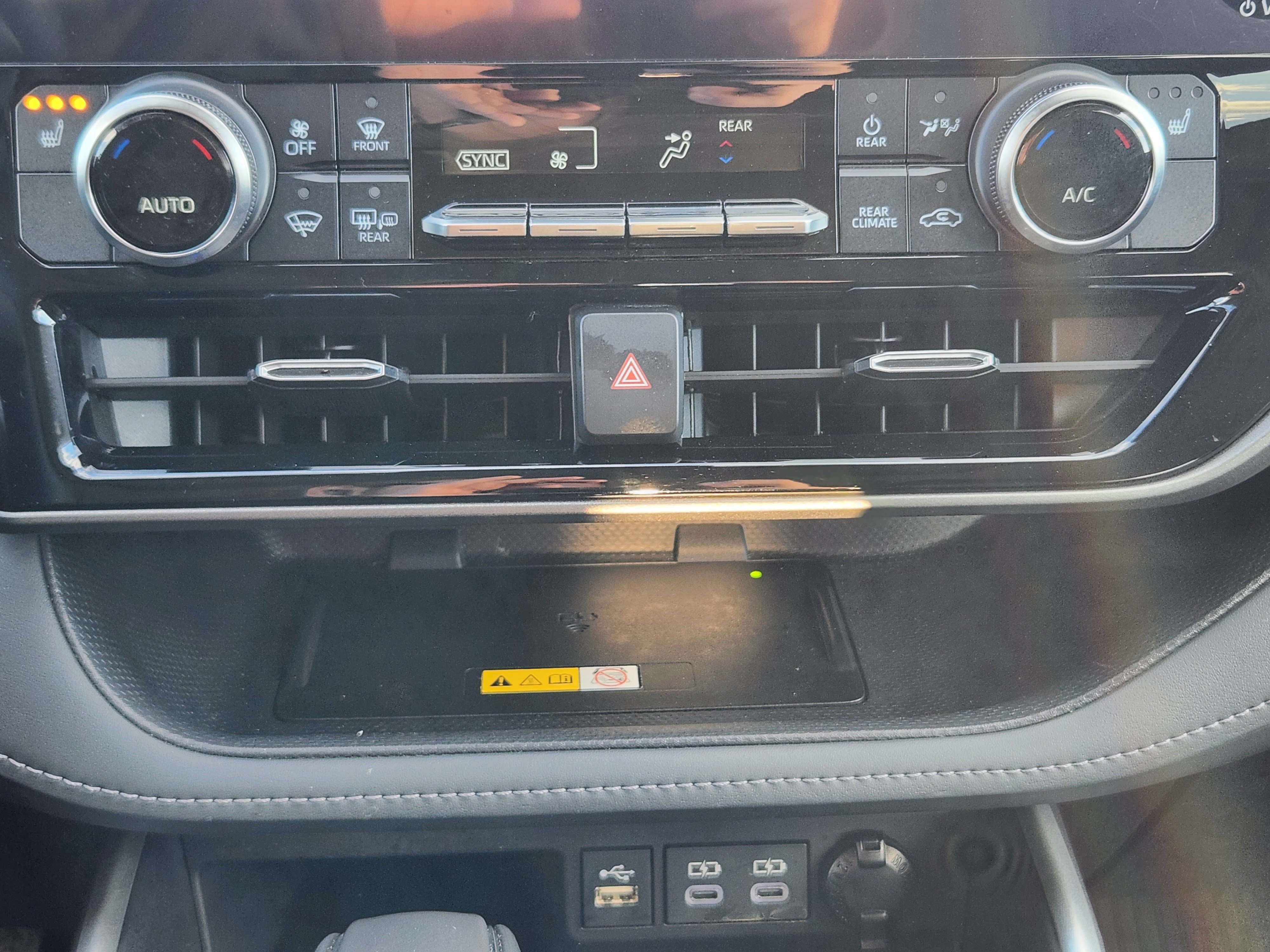 Used 2023 Toyota Highlander XLE AWD/4WD image 16