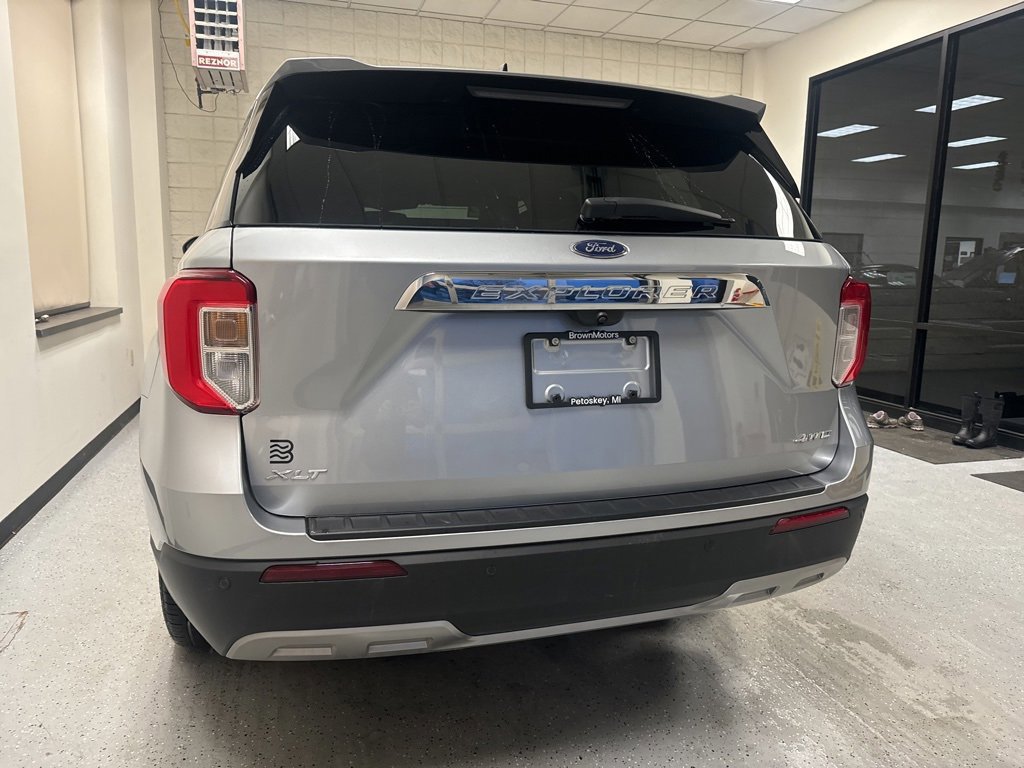 Certified 2022 Ford Explorer XLT w/ Equipment Group 202A image 4