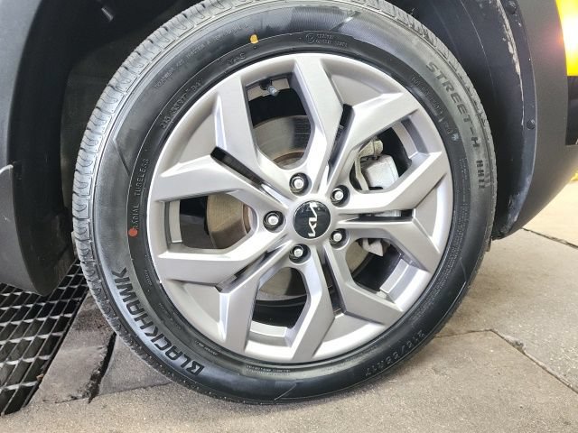 Used 2024 Kia Seltos LX AWD/4WD image 36