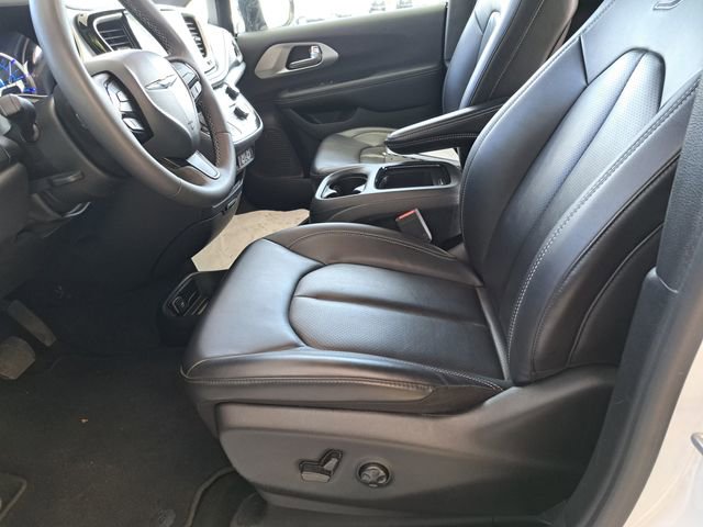 Used 2024 Chrysler Pacifica Limited FWD image 22