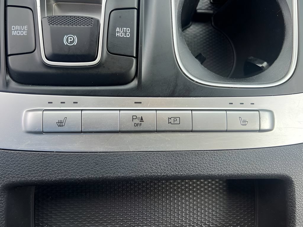 Used 2024 Kia Carnival LX FWD image 23