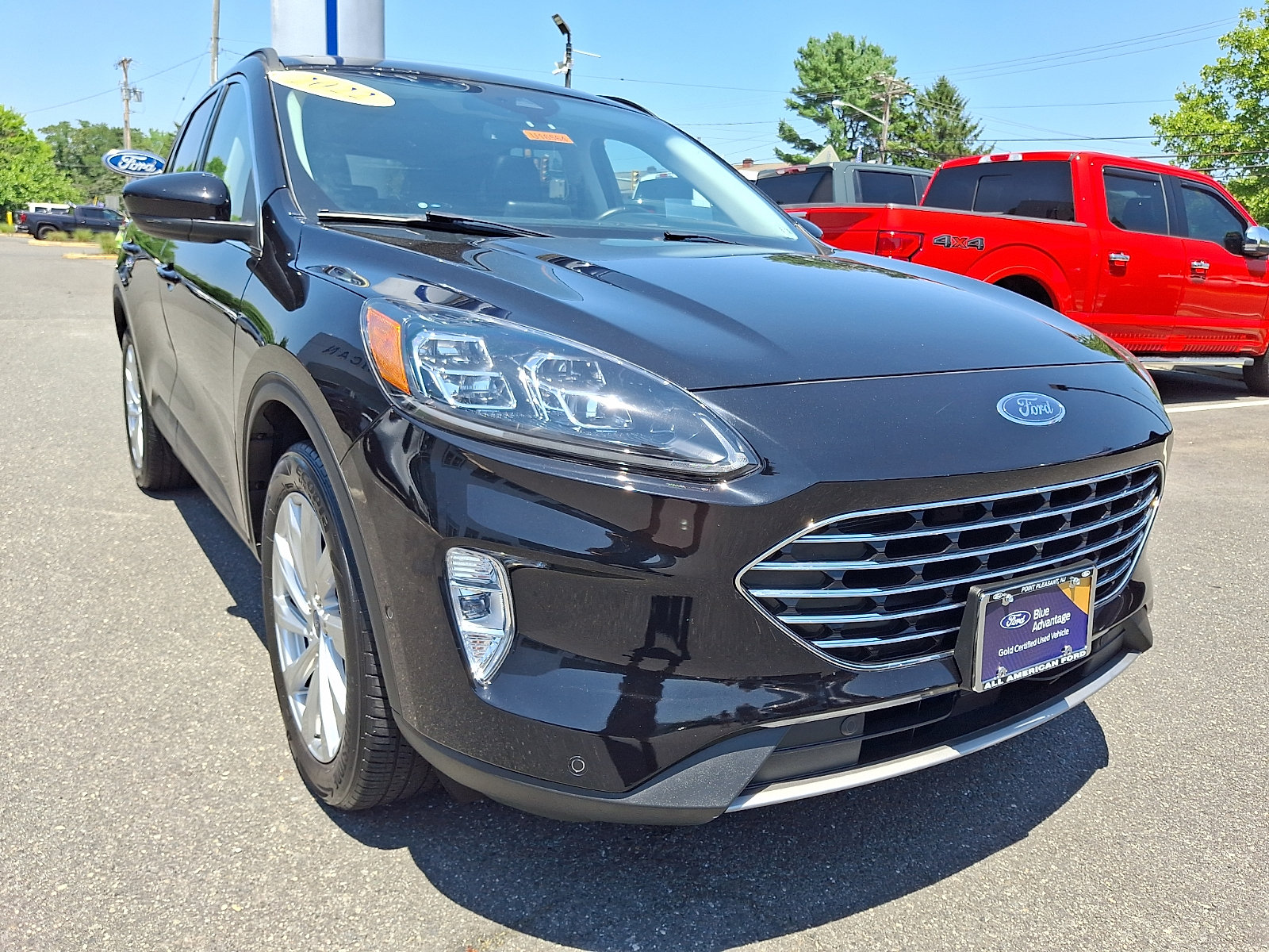 Certified 2022 Ford Escape Titanium w/ Titanium Elite Package AWD/4WD image 2
