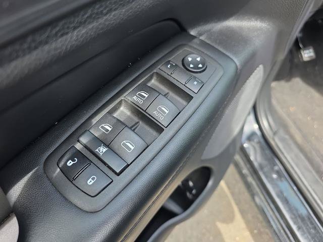 Used 2022 Jeep Grand Cherokee Laredo X AWD/4WD image 21
