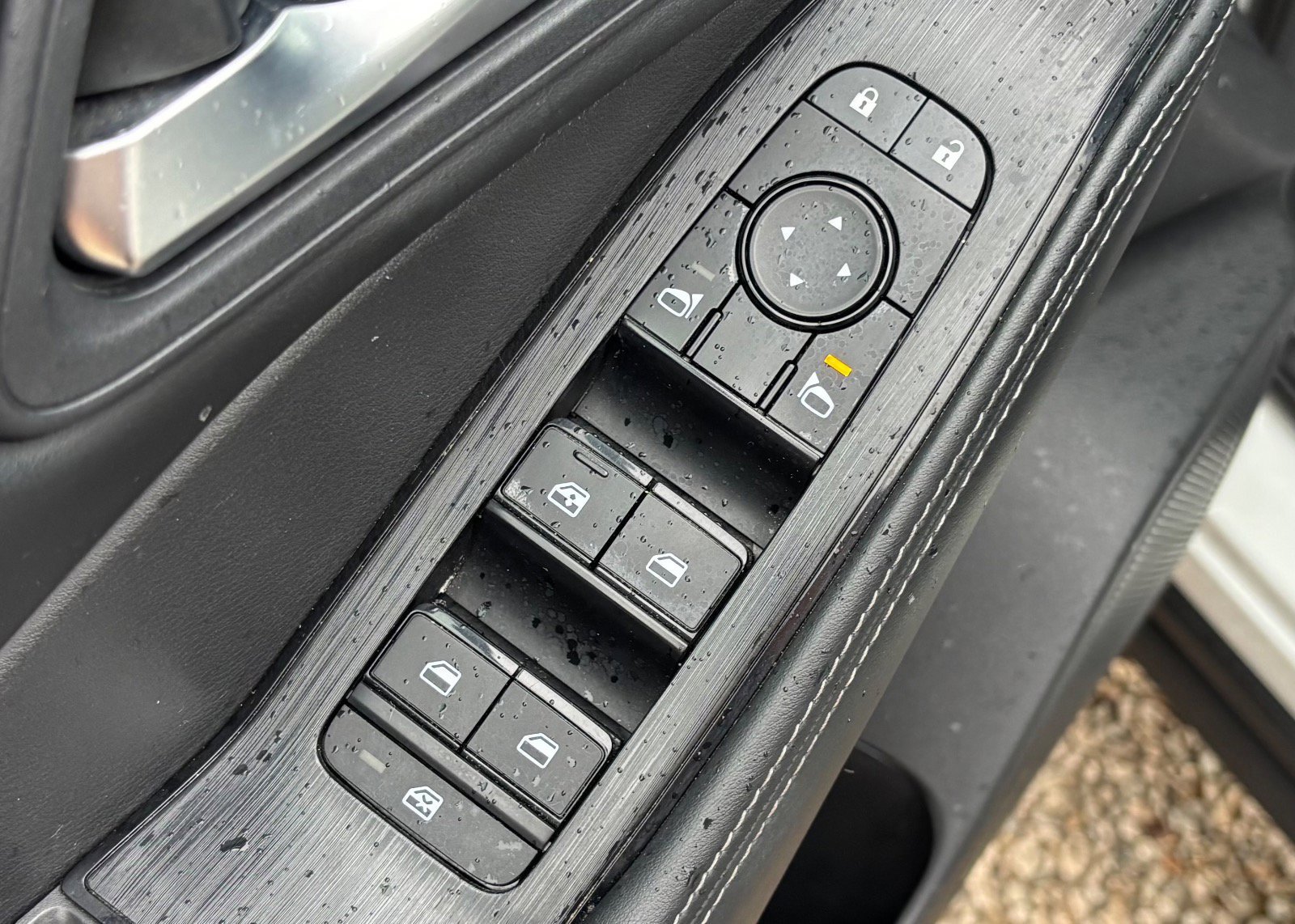 Used 2023 Nissan Rogue SV w/ SV Premium Package image 24