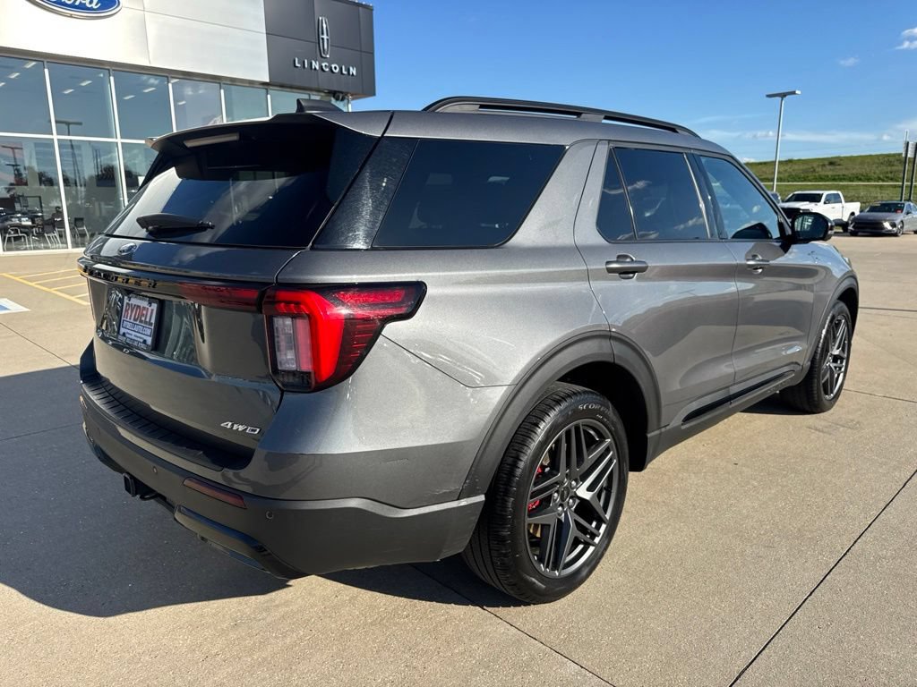 Certified 2025 Ford Explorer ST-Line w/ ST-Line Street Pack AWD/4WD image 31