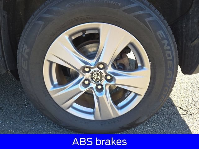 Used 2022 Toyota RAV4 XLE AWD/4WD image 14
