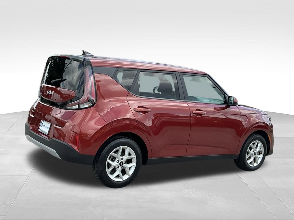 Used 2024 Kia Soul LX w/ Option Group 015 FWD image 11