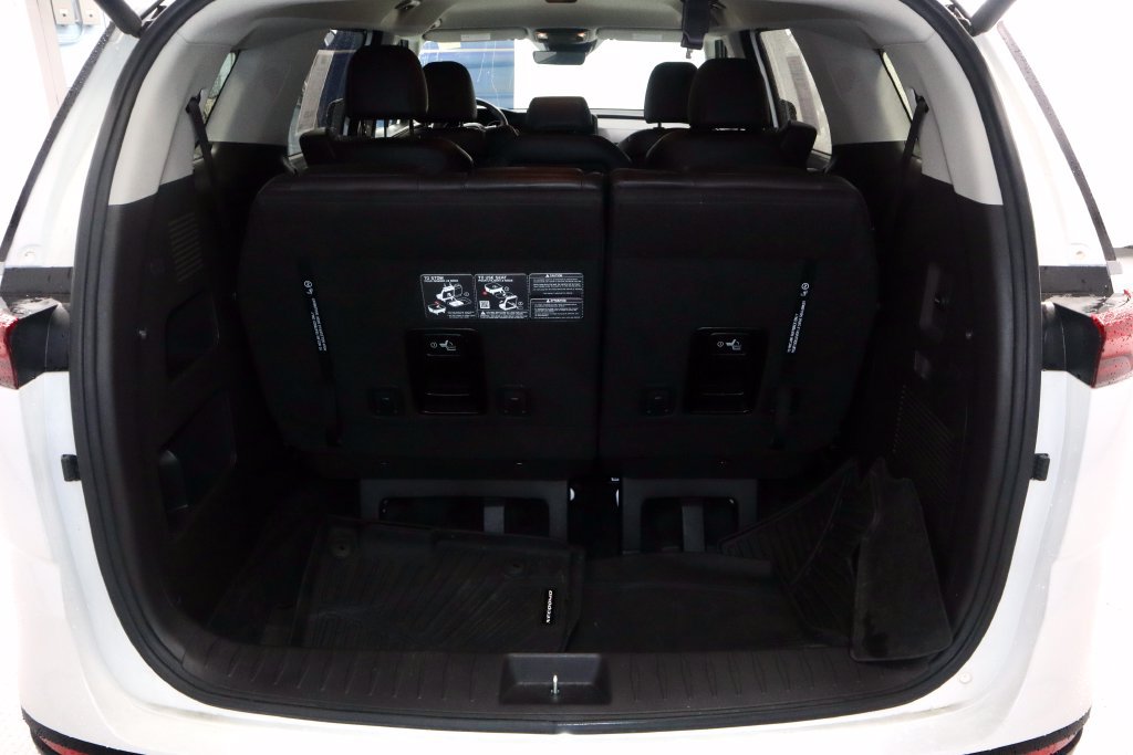 Used 2024 Kia Carnival EX FWD image 14