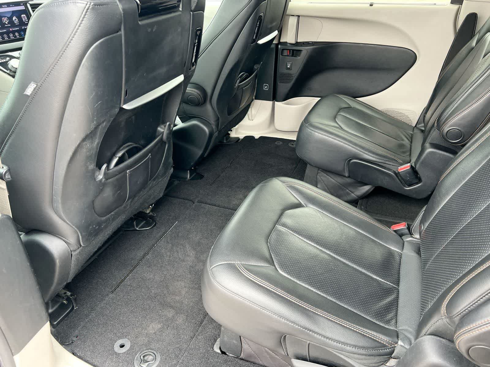 Used 2018 Chrysler Pacifica Touring-L Plus FWD image 18