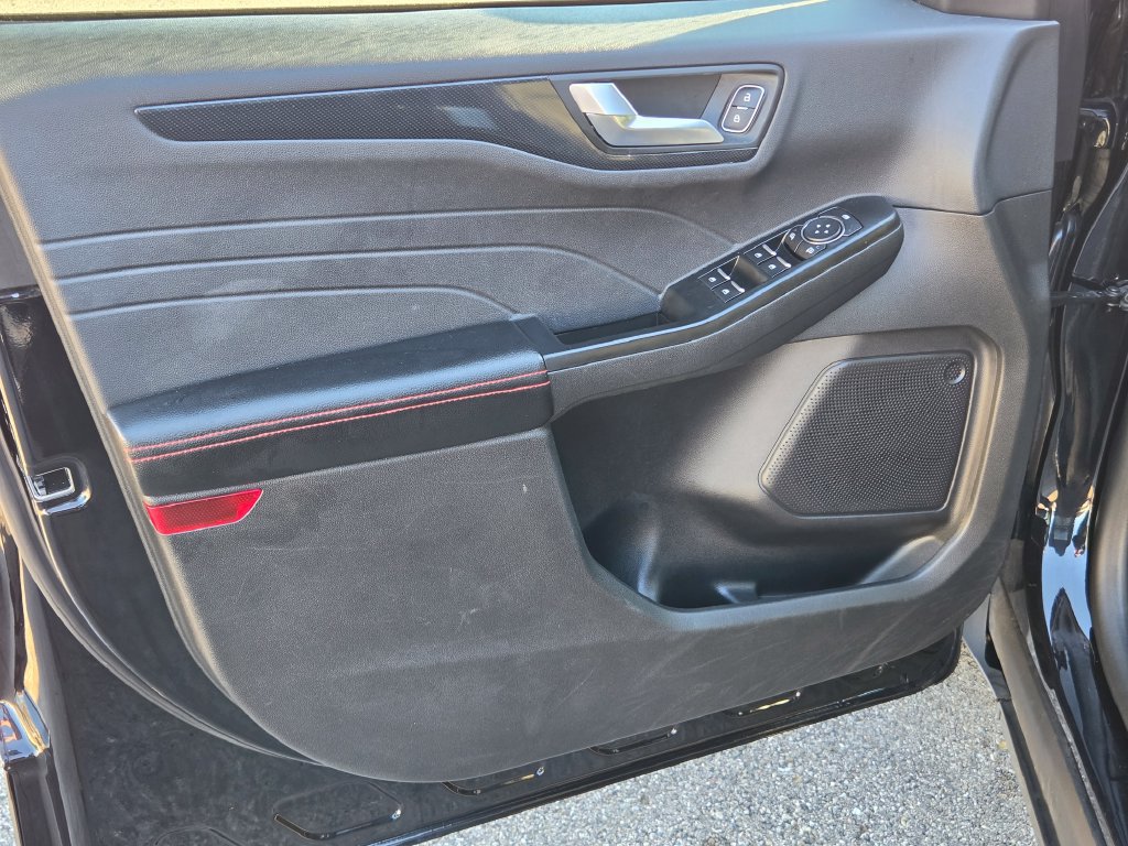 Certified 2025 Ford Escape ST-Line AWD/4WD image 12