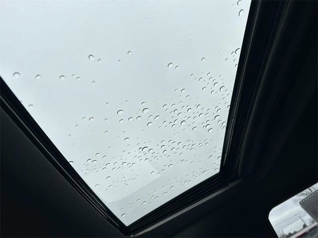 Used 2024 Chevrolet Silverado 1500 High Country w/ Technology Package image 34