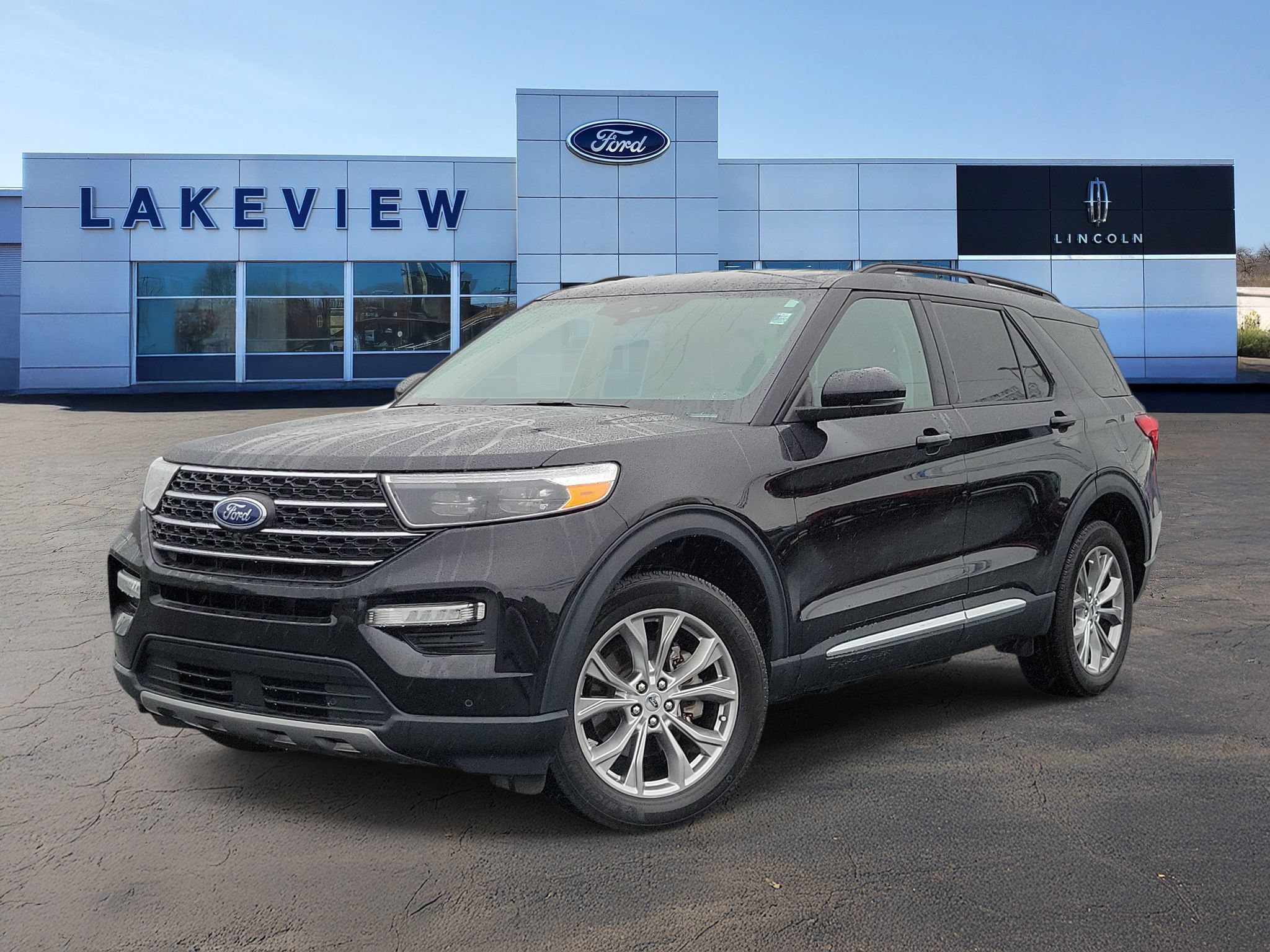Certified 2024 Ford Explorer XLT w/ Equipment Group 202A