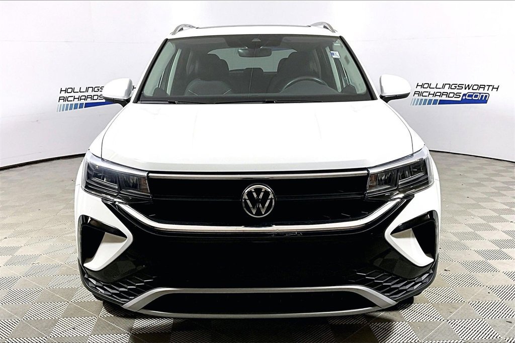 Used 2024 Volkswagen Taos SE image 2