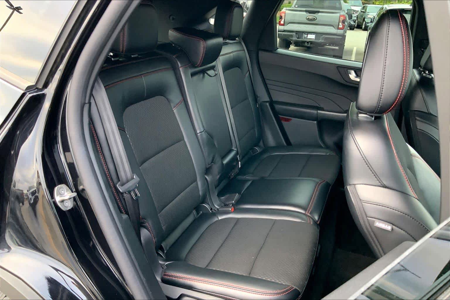 Certified 2025 Ford Escape ST-Line Select AWD/4WD image 18
