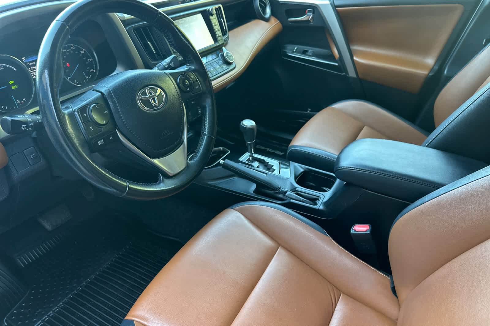 Used 2018 Toyota RAV4 Limited w/ Advanced Technology Package AWD/4WD image 11