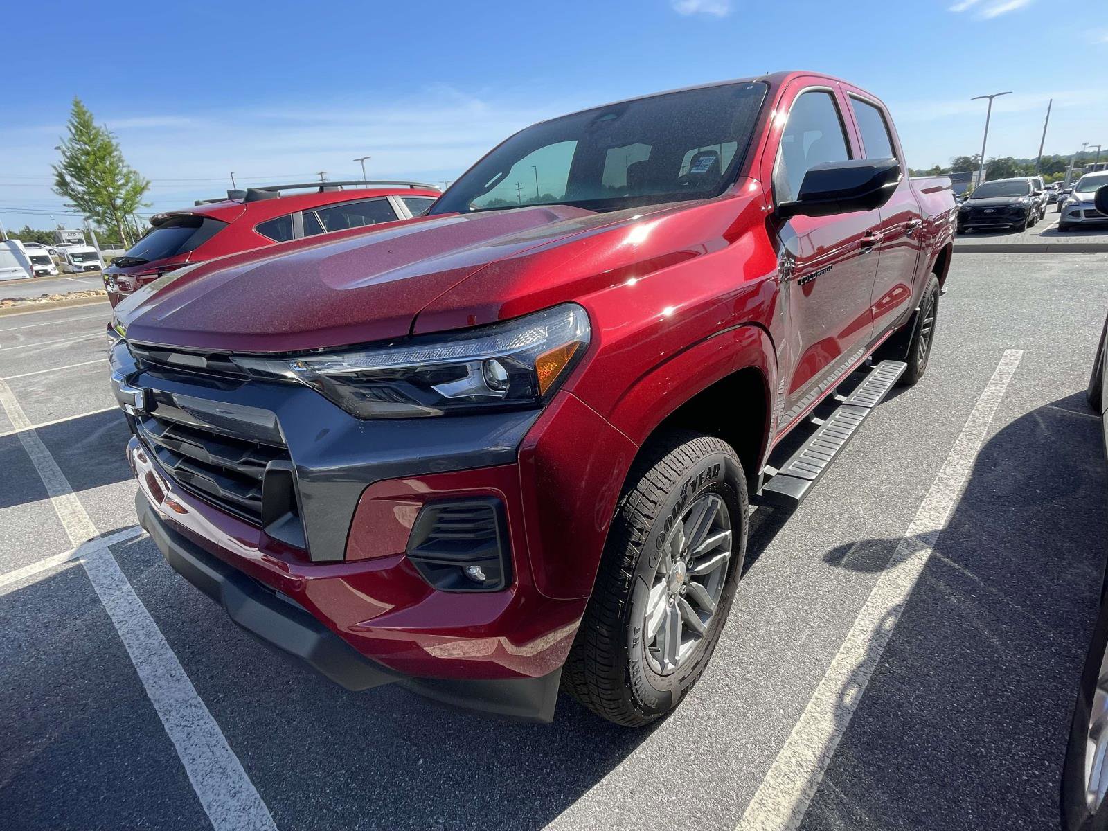 Used 2025 Chevrolet Colorado LT w/ LT Convenience Package AWD/4WD image 5