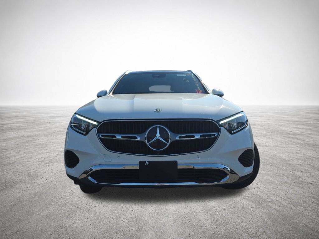 Used 2025 Mercedes-Benz GLC 300 4MATIC image 2