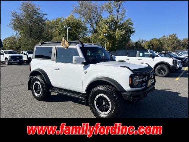 Certified 2022 Ford Bronco Outer Banks w/ Sasquatch Package AWD/4WD image 1