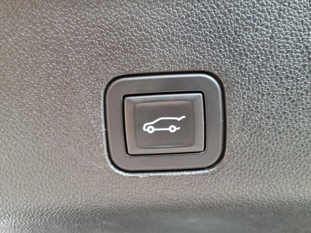 Used 2024 Chevrolet Tahoe Premier AWD/4WD image 16