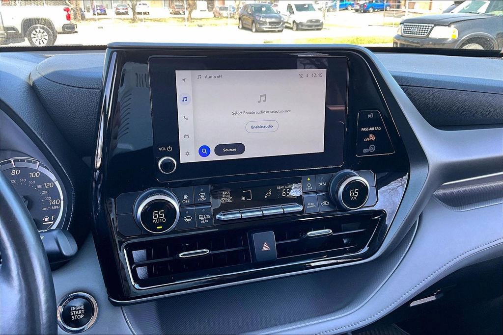 Used 2023 Toyota Highlander LE image 32