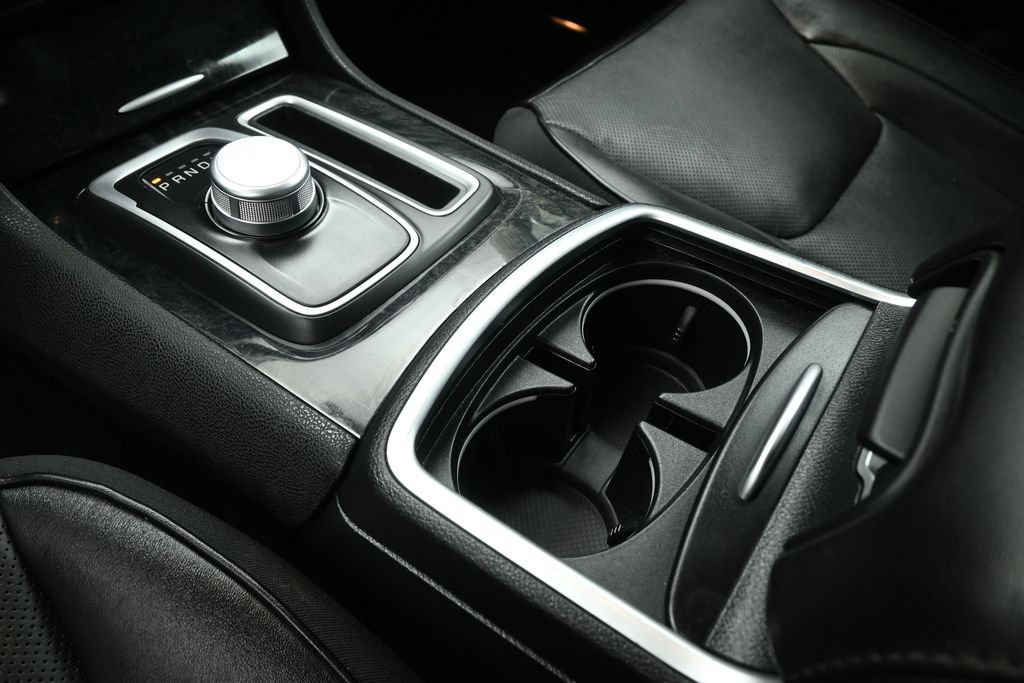 Used 2020 Chrysler 300 Limited AWD/4WD image 17