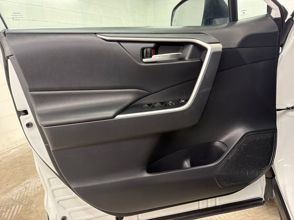 Used 2019 Toyota RAV4 XLE FWD image 17