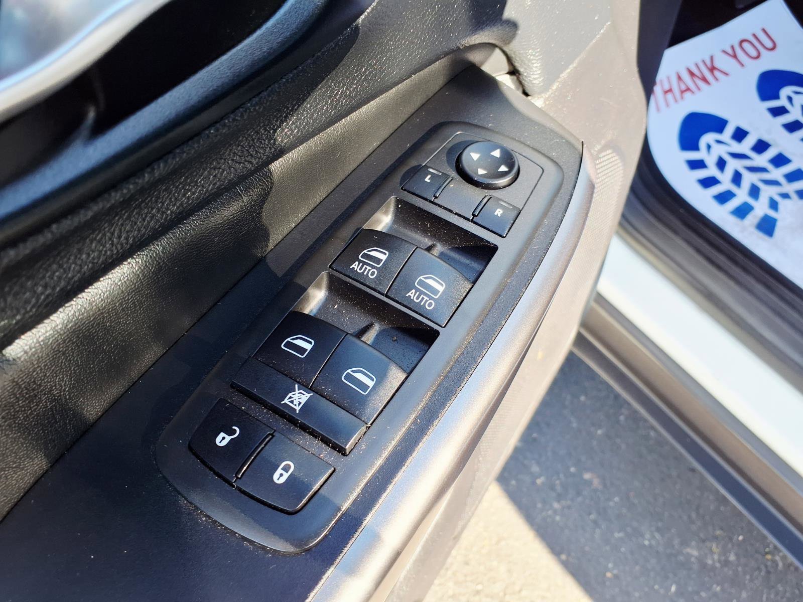 Used 2021 Jeep Cherokee Latitude Lux w/ Comfort/Convenience Group image 21