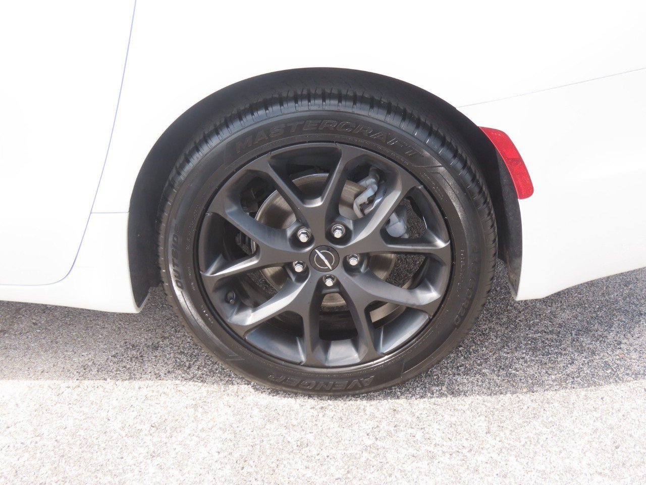 Used 2025 Chrysler Pacifica Limited FWD image 16