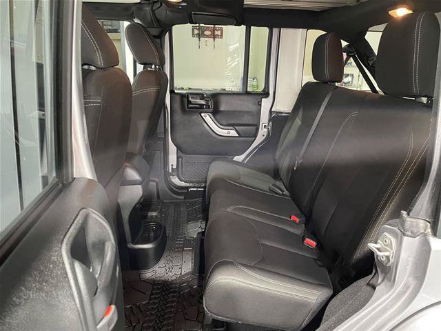 Used 2018 Jeep Wrangler Unlimited Sahara AWD/4WD image 27