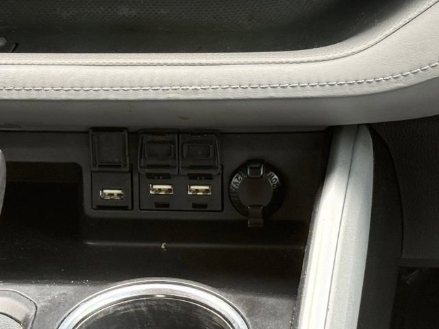 Used 2021 Toyota Highlander LE FWD image 7