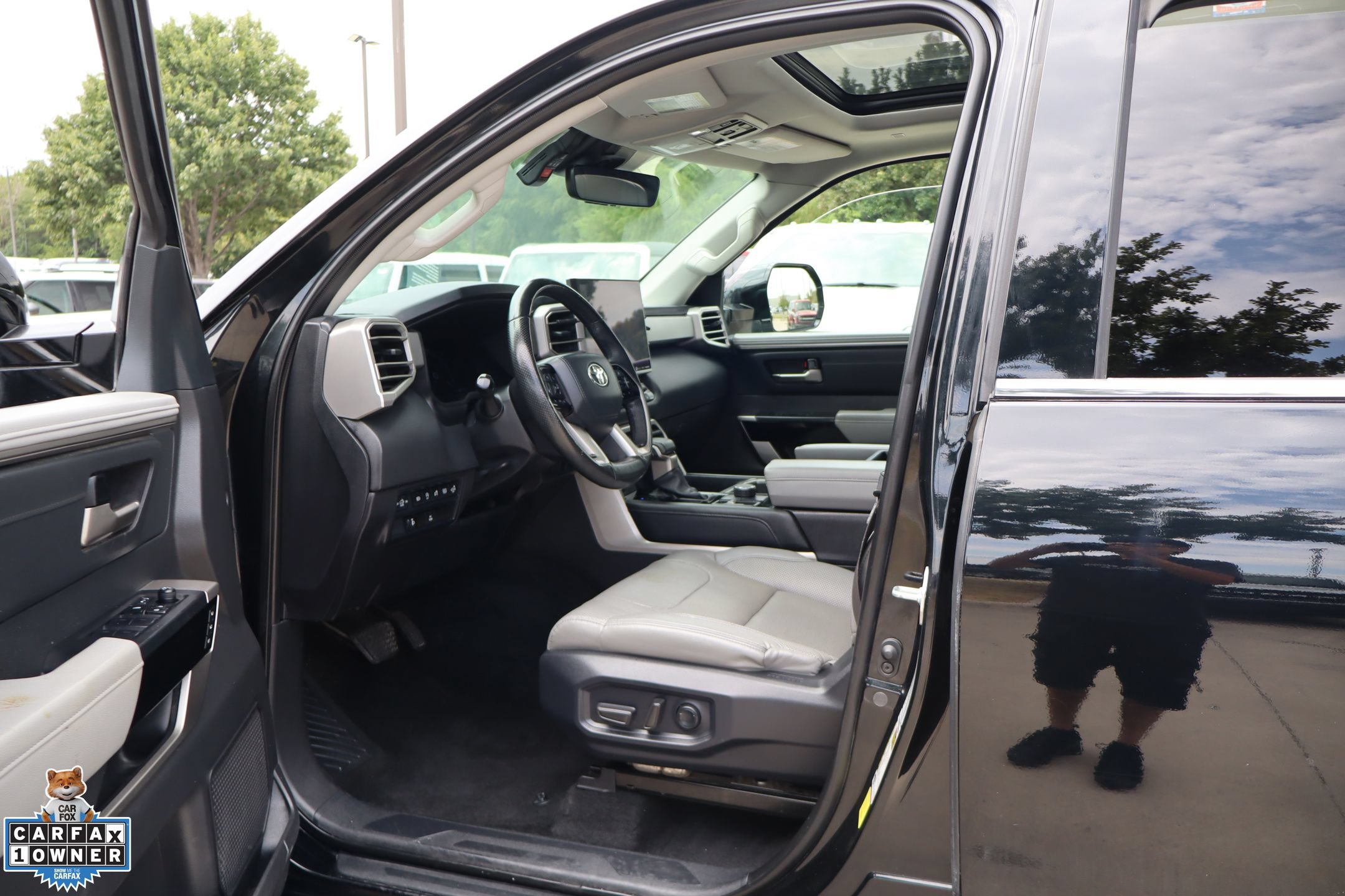 Used 2024 Toyota Tundra Limited w/ Power Package AWD/4WD image 25