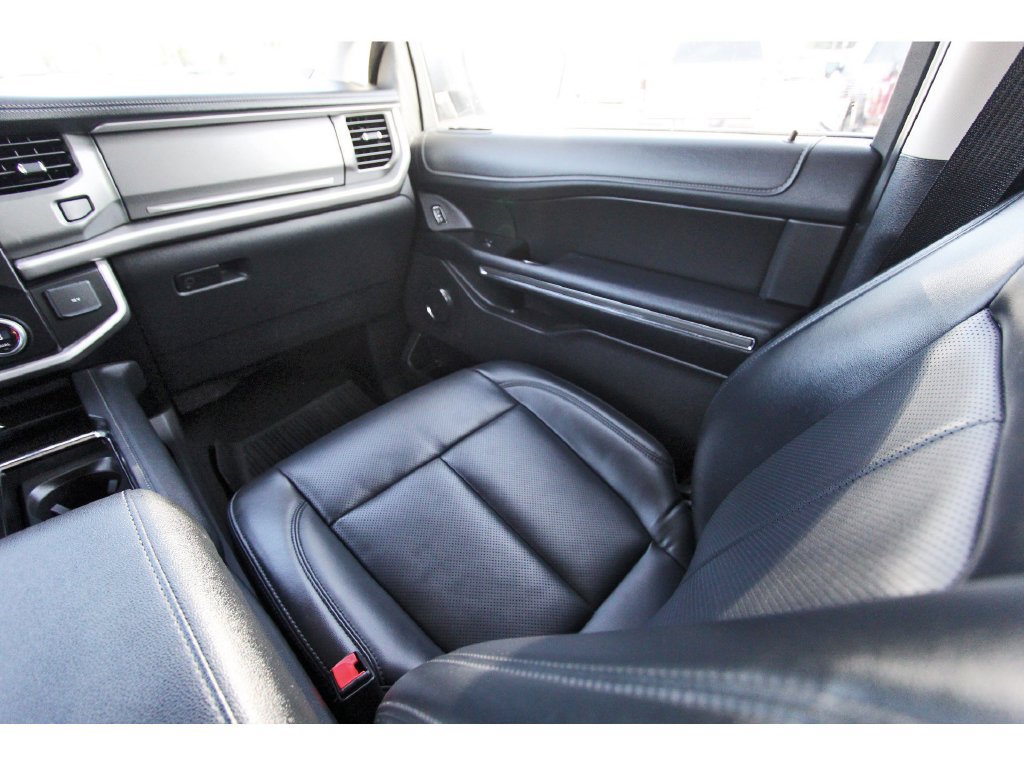 Certified 2024 Ford Expedition XLT RWD image 12