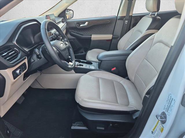 Certified 2020 Ford Escape Titanium w/ Titanium Premium Package 2.0 AWD/4WD image 16