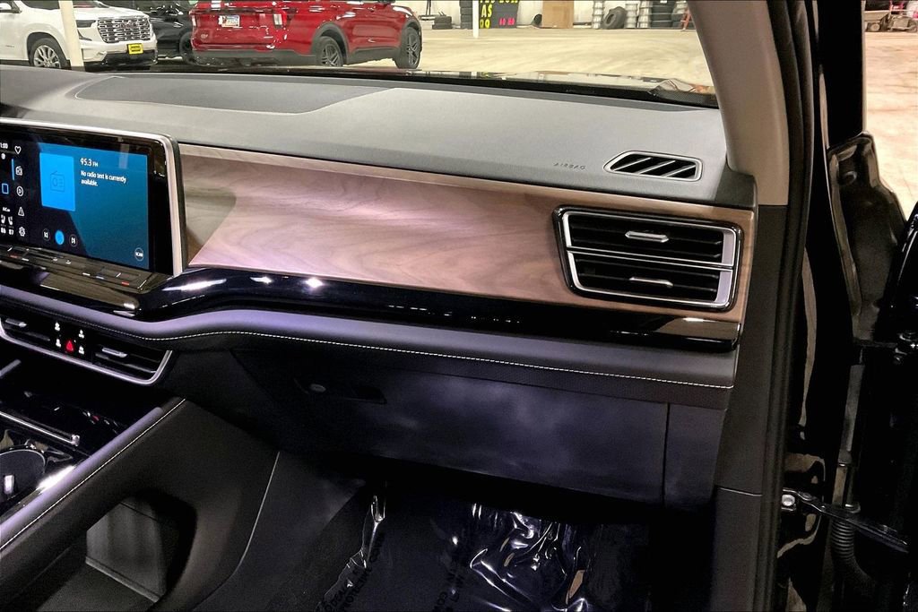 Used 2025 Volkswagen Atlas SE image 15