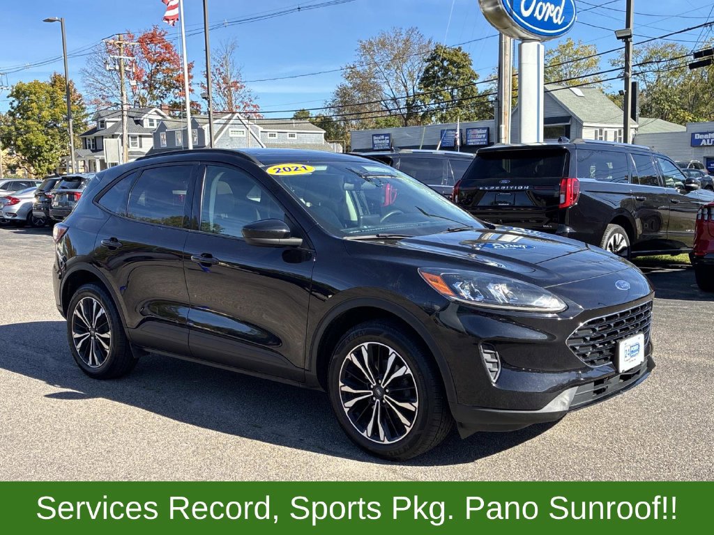 Certified 2021 Ford Escape SE w/ SE Sport Appearance Package AWD/4WD image 3
