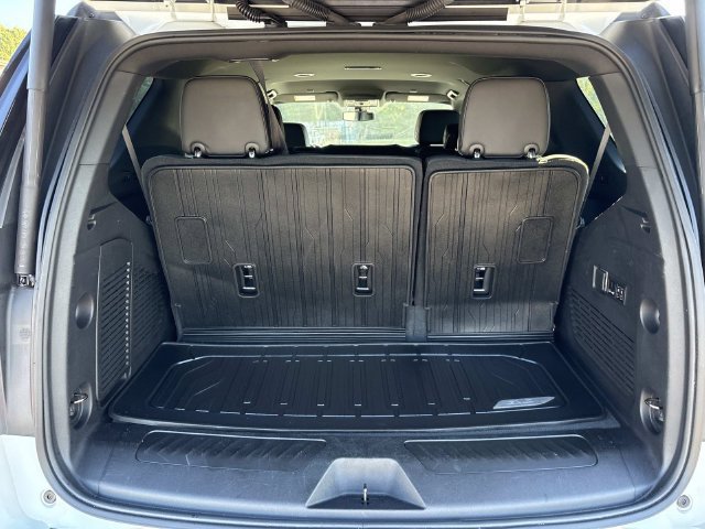 Used 2022 GMC Yukon SLT w/ SLT Luxury Package AWD/4WD image 12